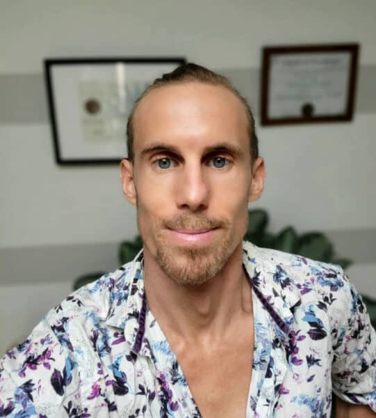 Janeck Olczyk Osteopathe DO Osteopath DO Osteopathy Montreal Osteopathie Montréal Online life coaching health santé coaching