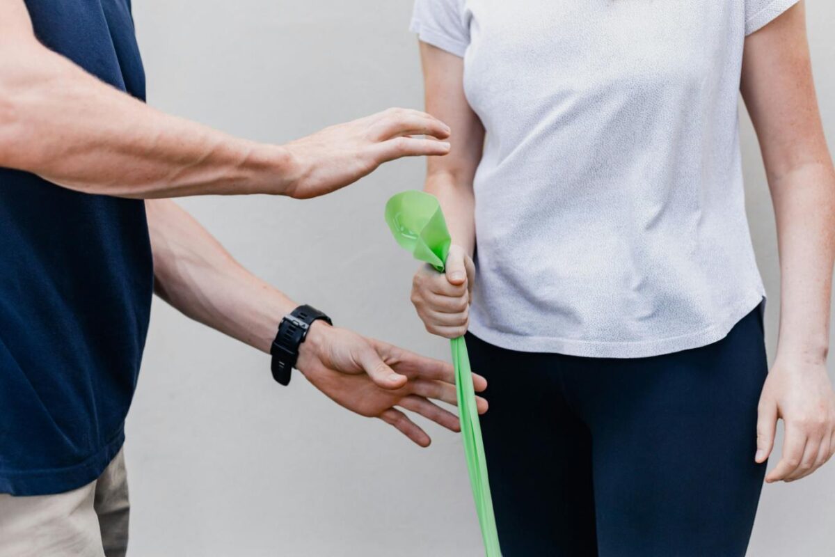 An osteopath givbe a osteopathy session to a woman at optimumosteo Osteopath Montreal and holistic Health clinic